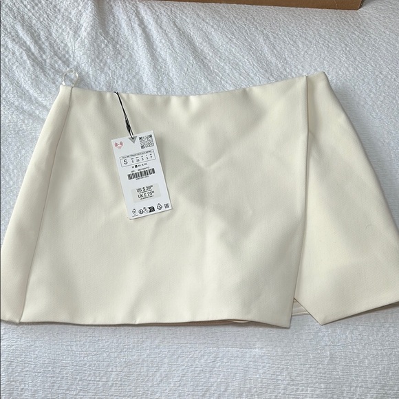 Zara Dresses & Skirts - Cream Mini Skirt